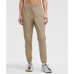 Lululemon Adapted State High-Rise Jogger Short Sheer Oak - 4